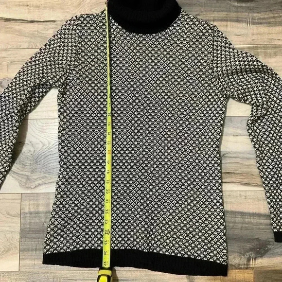Karen Scott turtleneck sweater size medium - Picture 9 of 9